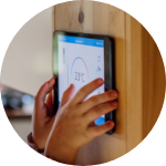 Domotique : réglage d’un thermostat sur écran tactile mural
